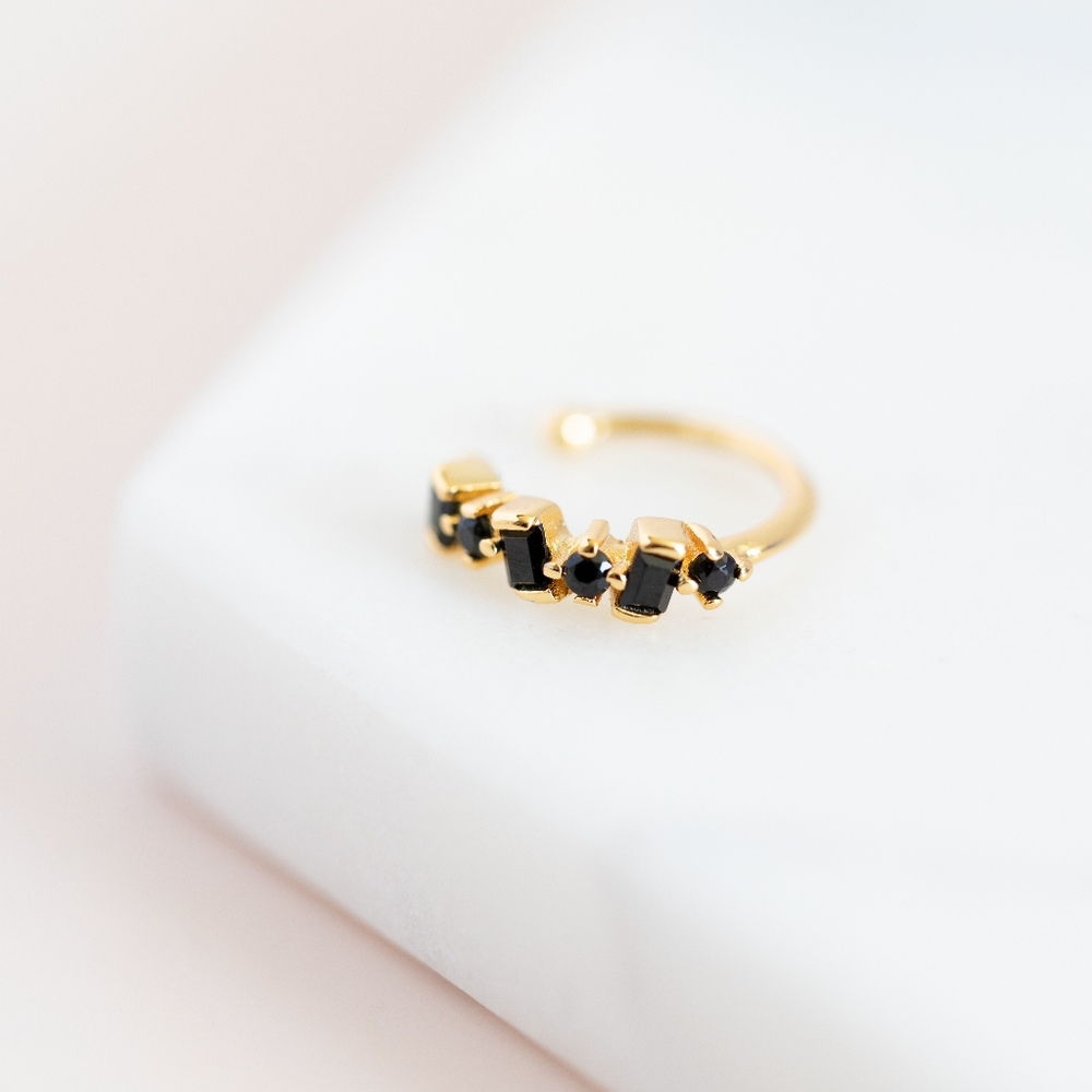 Black Stone Ear Cuff (S925) - Picture 4 of 8
